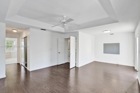 Casa en venta en Pembroke Pines, Florida, 4 dormitorios, 232.26 m2 № 2052436 - foto 26