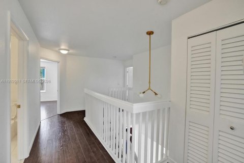 Casa en venta en Pembroke Pines, Florida, 4 dormitorios, 232.26 m2 № 2052436 - foto 23