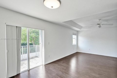 Casa en venta en Pembroke Pines, Florida, 4 dormitorios, 232.26 m2 № 2052436 - foto 27