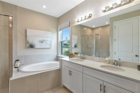 House in Sarasota, Florida 4 bedrooms, 246.47 sq.m. № 2150834 - photo 25