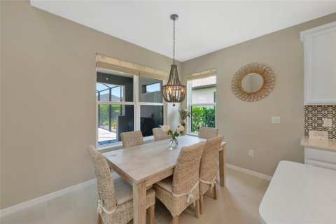 House in Sarasota, Florida 4 bedrooms, 246.47 sq.m. № 2150834 - photo 22
