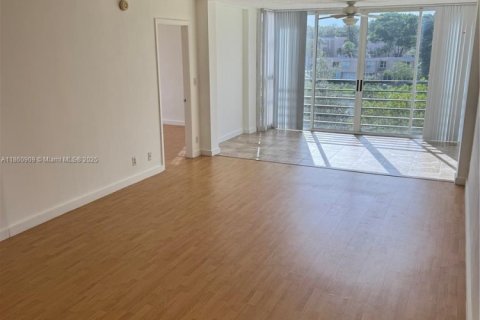 Condo in Davie, Florida, 3 bedrooms  № 1889238 - photo 6