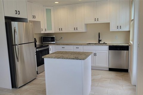 House in Sarasota, Florida 2 bedrooms, 126.81 sq.m. № 1917485 - photo 5