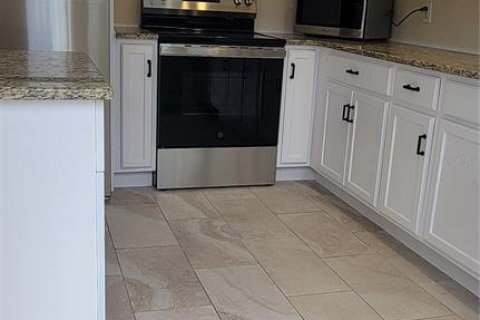 House in Sarasota, Florida 2 bedrooms, 126.81 sq.m. № 1917485 - photo 8