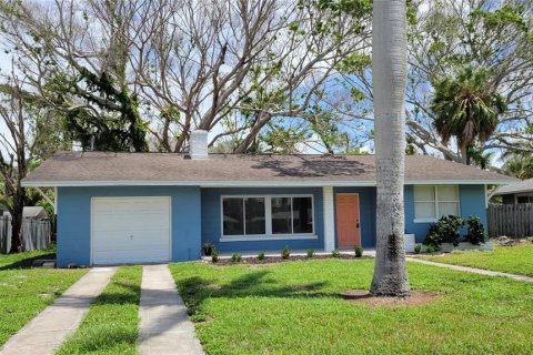 House in Sarasota, Florida 2 bedrooms, 126.81 sq.m. № 1917485 - photo 1