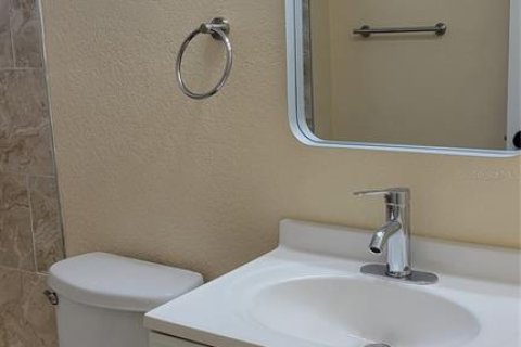House in Sarasota, Florida 2 bedrooms, 126.81 sq.m. № 1917485 - photo 14