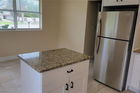 House in Sarasota, Florida 2 bedrooms, 126.81 sq.m. № 1917485 - photo 7