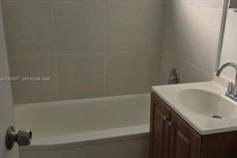 Immobilier commercial à Miami Beach, Floride № 2059992