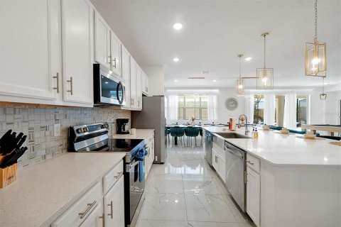 Casa en venta en Kissimmee, Florida, 15 dormitorios, 580.55 m2 № 1766147 - foto 12