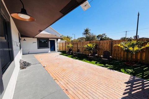 Купить коммерческую недвижимость в Помпано-Бич, Флорида 171.87м2, № 2019650 - фото 5