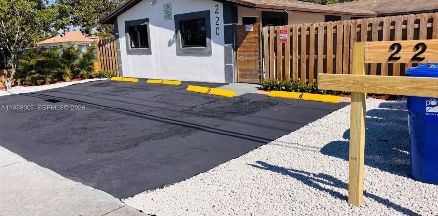 Коммерческая недвижимость в Помпано-Бич, Флорида 171.87м2 № 2019650