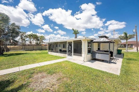 House in Punta Gorda, Florida 3 bedrooms, 108.97 sq.m. № 2239935