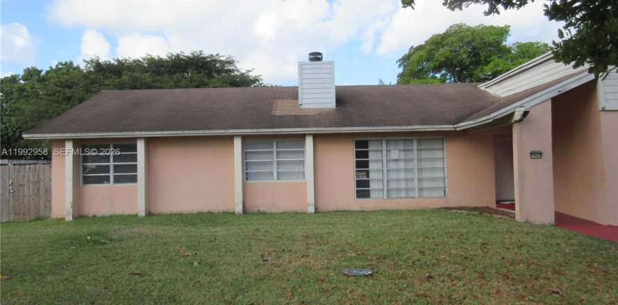 Дом в Майами, Флорида 4 спальни, 178.37м2 № 2056029