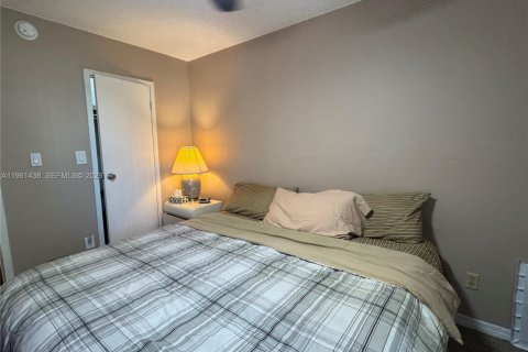 Copropriété à louer à Sunny Isles Beach, Floride: 2 chambres, 87.33 m2 № 2024294 - photo 11