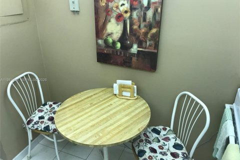 Copropriété à louer à Sunny Isles Beach, Floride: 2 chambres, 87.33 m2 № 2024294 - photo 8