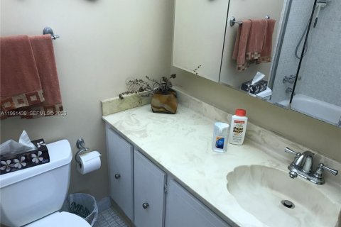 Copropriété à louer à Sunny Isles Beach, Floride: 2 chambres, 87.33 m2 № 2024294 - photo 15