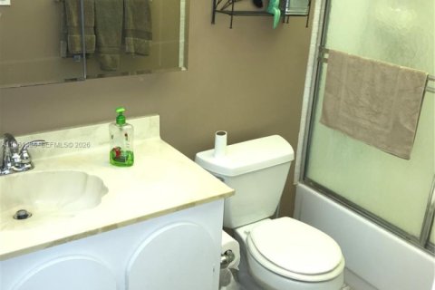 Copropriété à louer à Sunny Isles Beach, Floride: 2 chambres, 87.33 m2 № 2024294 - photo 14