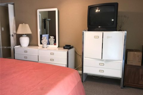 Copropriété à louer à Sunny Isles Beach, Floride: 2 chambres, 87.33 m2 № 2024294 - photo 22