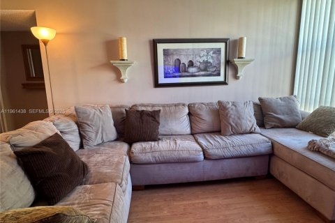 Copropriété à louer à Sunny Isles Beach, Floride: 2 chambres, 87.33 m2 № 2024294 - photo 2