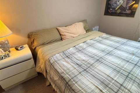 Copropriété à louer à Sunny Isles Beach, Floride: 2 chambres, 87.33 m2 № 2024294 - photo 13