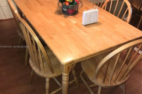 Copropriété à louer à Sunny Isles Beach, Floride: 2 chambres, 87.33 m2 № 2024294 - photo 4