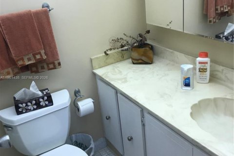 Copropriété à louer à Sunny Isles Beach, Floride: 2 chambres, 87.33 m2 № 2024294 - photo 17