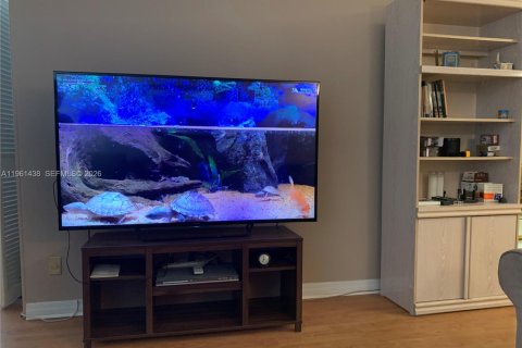 Copropriété à louer à Sunny Isles Beach, Floride: 2 chambres, 87.33 m2 № 2024294 - photo 6