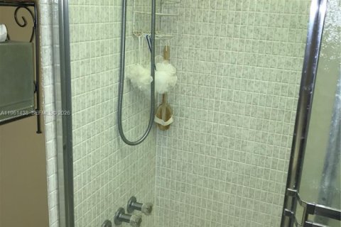 Copropriété à louer à Sunny Isles Beach, Floride: 2 chambres, 87.33 m2 № 2024294 - photo 16