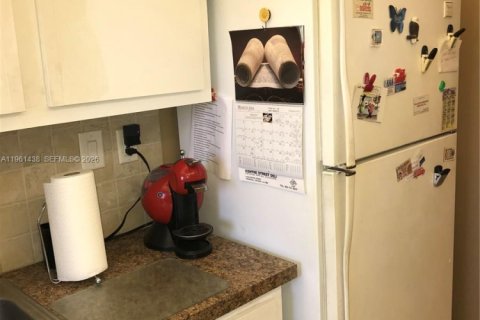 Copropriété à louer à Sunny Isles Beach, Floride: 2 chambres, 87.33 m2 № 2024294 - photo 7