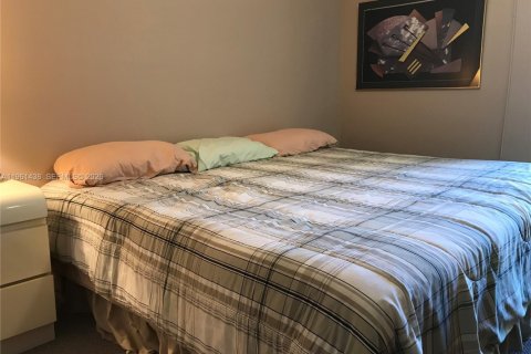 Copropriété à louer à Sunny Isles Beach, Floride: 2 chambres, 87.33 m2 № 2024294 - photo 12