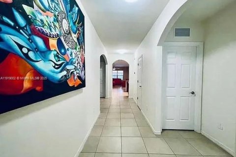 House in Naples, Florida 4 bedrooms № 2082663 - photo 8