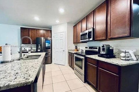 House in Naples, Florida 4 bedrooms № 2082663 - photo 7