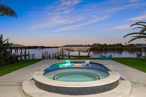House in New Smyrna Beach, Florida 5 bedrooms, 428.37 sq.m. № 1568588 - photo 17