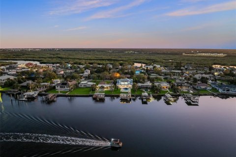 House in New Smyrna Beach, Florida 5 bedrooms, 428.37 sq.m. № 1568588 - photo 8
