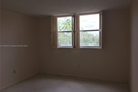 Condo in North Lauderdale, Florida, 1 bedroom  № 1695106 - photo 20