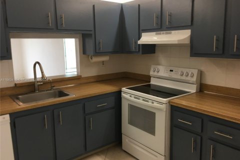 Condo in North Lauderdale, Florida, 1 bedroom  № 1695106 - photo 14