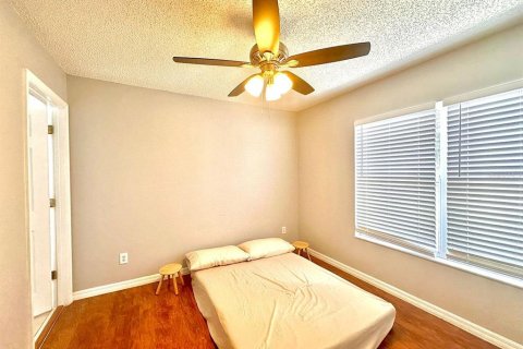 House in Kissimmee, Florida 5 bedrooms, 215.25 sq.m. № 2109249 - photo 11