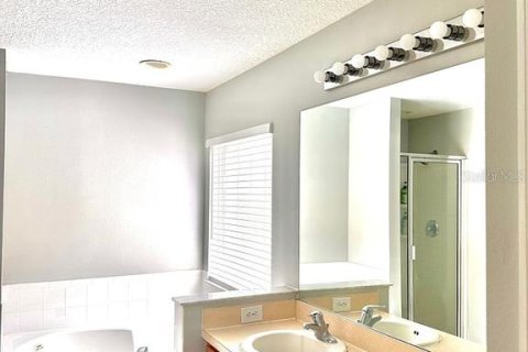 House in Kissimmee, Florida 5 bedrooms, 215.25 sq.m. № 2109249 - photo 13