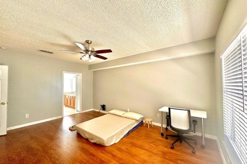 House in Kissimmee, Florida 5 bedrooms, 215.25 sq.m. № 2109249 - photo 18