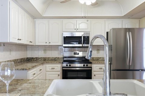 House in Port Charlotte, Florida 4 bedrooms, 212.1 sq.m. № 2093076 - photo 10