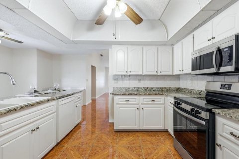 House in Port Charlotte, Florida 4 bedrooms, 212.1 sq.m. № 2093076 - photo 13
