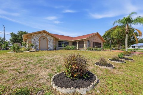 House in Port Charlotte, Florida 4 bedrooms, 212.1 sq.m. № 2093076