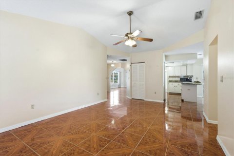 House in Port Charlotte, Florida 4 bedrooms, 212.1 sq.m. № 2093076 - photo 18