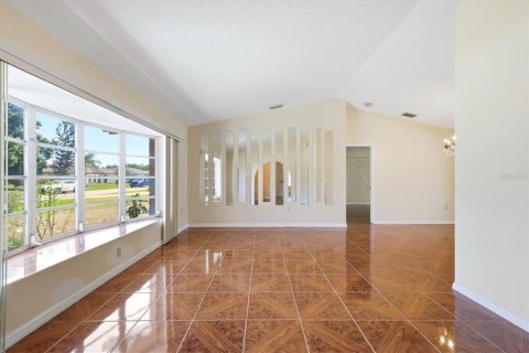 House in Port Charlotte, Florida 4 bedrooms, 212.1 sq.m. № 2093076 - photo 4