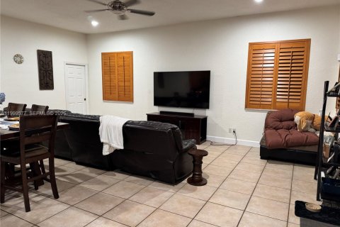 House in Miramar, Florida 5 bedrooms, 281.12 sq.m. № 2064356 - photo 7