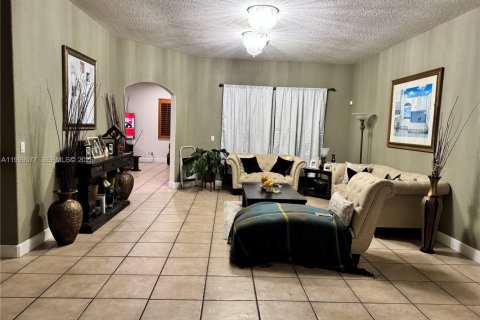 House in Miramar, Florida 5 bedrooms, 281.12 sq.m. № 2064356 - photo 4