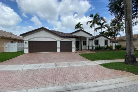 House in Miramar, Florida 5 bedrooms, 281.12 sq.m. № 2064356