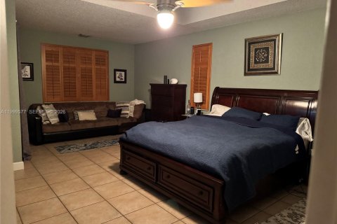 House in Miramar, Florida 5 bedrooms, 281.12 sq.m. № 2064356 - photo 9