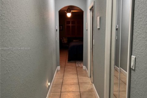 House in Miramar, Florida 5 bedrooms, 281.12 sq.m. № 2064356 - photo 8