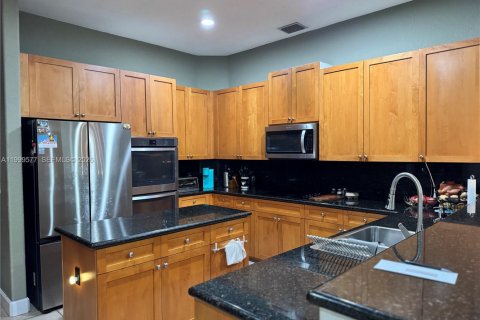 House in Miramar, Florida 5 bedrooms, 281.12 sq.m. № 2064356 - photo 10